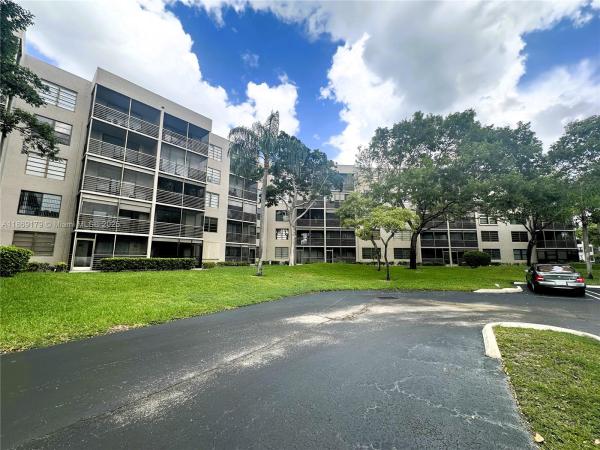 Colony Point, 1100 Colony Point Cir #215, Pembroke Pines, Florida 33026, image 1