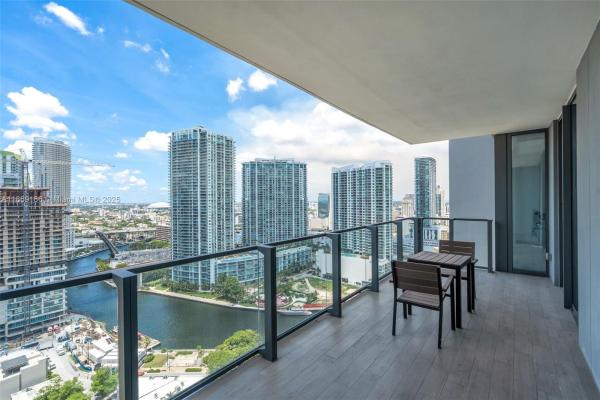 Reach Brickell City Centre, 68 SE 6th St 2410, Miami, Florida 33131, image 1