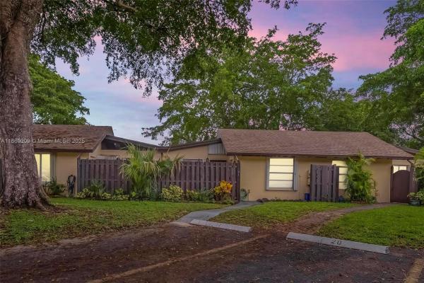 137 Essex Rd #3-28, Hollywood, Florida 33024, image 1