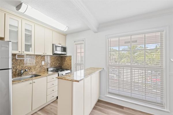 Virginia Pointe, Miami, Florida 33133, image 3