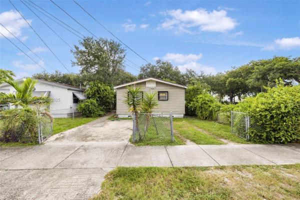 Mead Manor, 4510 NW 33rd Ave, Brownsville, Florida 33142, image 2