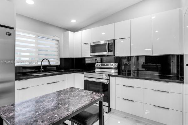 Sunset Woods, 11186 SW 75th Ter, Kendall, Florida 33173, image 3