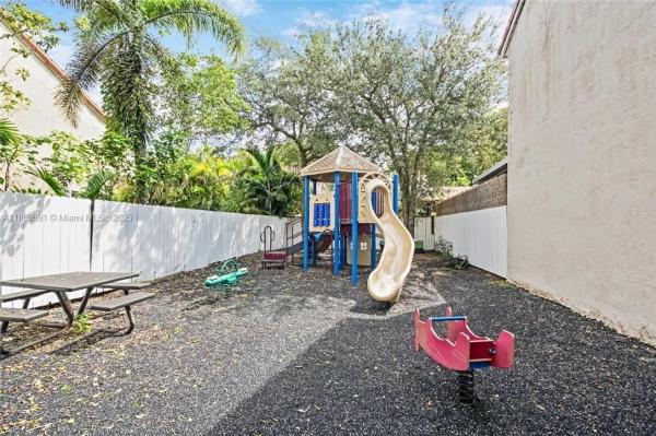 L'Etoile At Emerald Pointe, 3155 N 37th Ave, Hollywood, Florida 33021, image 1
