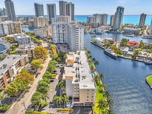 Hallandale Yacht Club, 201 S Golden Isles Dr #204, Hallandale Beach, Florida 33009, image 1