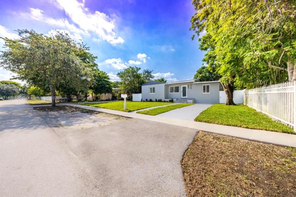 910 NW 133rd St, Miami, Florida 33168, image 1