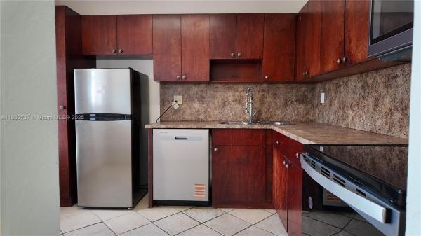 18900 NE 3rd Ct 528-5, Miami, Florida 33179, image 1