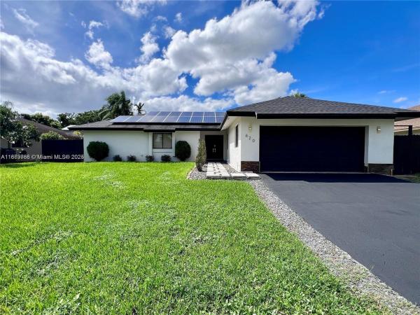 Tanglewood Lakes, 620 SW 98th Ter, Pembroke Pines, Florida 33025, image 1