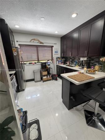 Lago Grande, 6411 W 27th Way #201, Hialeah, Florida 33016, image 2