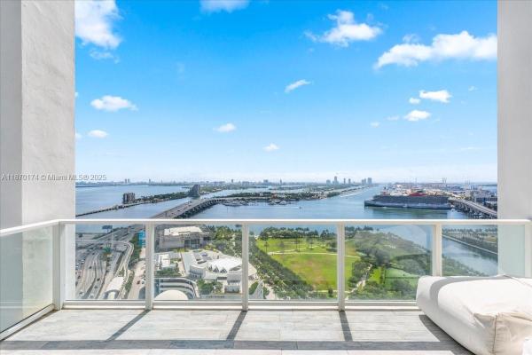 Ten Museum Park Residential, 1040 Biscayne Blvd #2904, Miami, Florida 33132, image 2