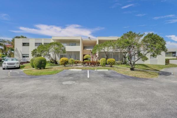 Lakeview, 900 Crystal Lake Dr #2B, Deerfield Beach, Florida 33064, image 1