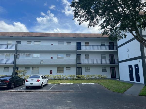 Sands Point, 8320 Sands Point Blvd #M105, Tamarac, Florida 33321, image 1