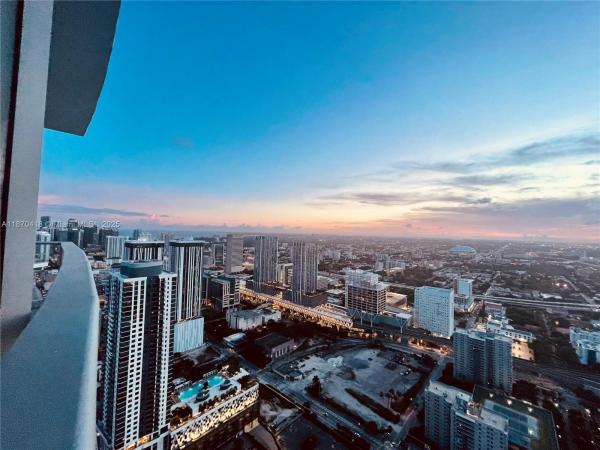 Paramount Miami Worldcenter, 851 NE 1st Ave #5004, Miami, Florida 33132, image 1