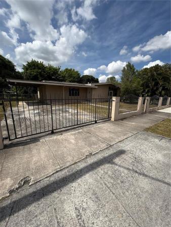 Cravero Cloverleaf Estates, 850 NW 168th Ter, Miami Gardens, Florida 33169, image 1