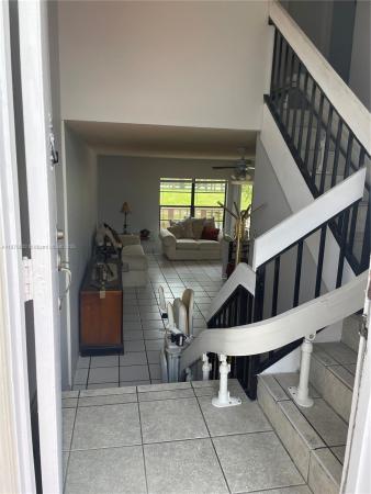 562 NW 98th Ct, Fountainebleau, Florida 33172, image 2