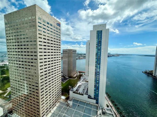 Met 1, 300 S Biscayne Blvd #T-3014, Miami, Florida 33131, image 2