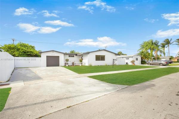 Cutler Ridge Pines, 9035 SW 198th Ter, Cutler Bay, Florida 33157, image 2