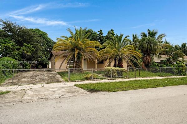 Carol City Gardens, 4215 NW 197th St, Miami Gardens, Florida 33055, image 1