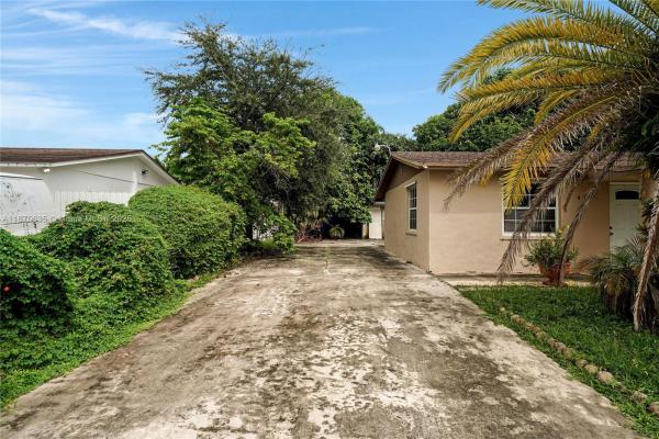 Carol City Gardens, 4215 NW 197th St, Miami Gardens, Florida 33055, image 3