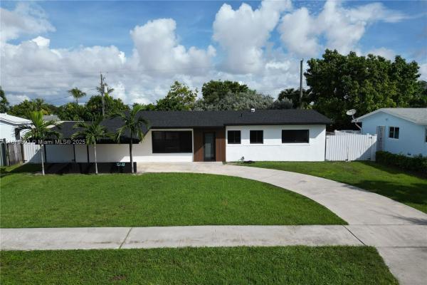 Heftler Homes, 10441 SW 50th Ter, Westwood Lakes, Florida 33165, image 2
