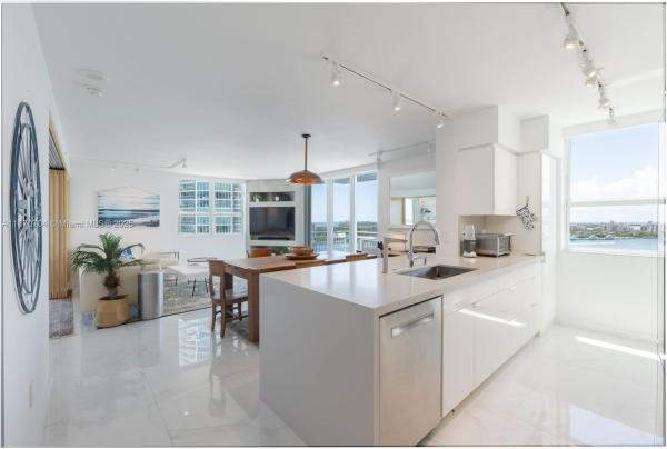 Yacht Club At Portofino, 90 Alton Rd #1702, Miami Beach, Florida 33139, image 1