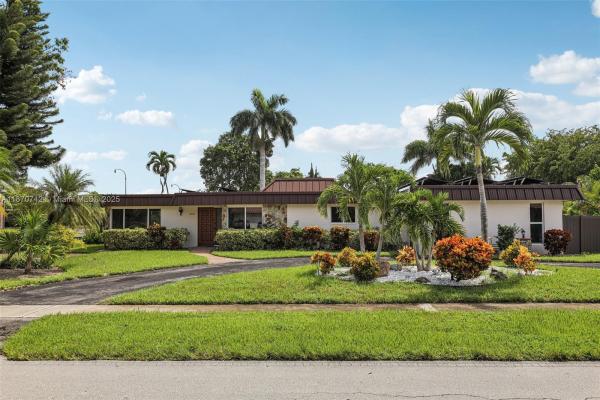 Plantation Golf Estates, 20 W Tropical Way, Plantation, Florida 33317, image 1