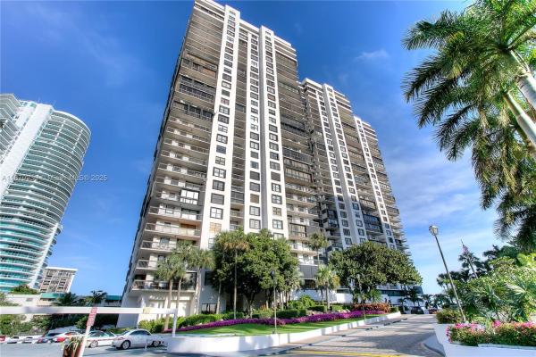 Brickell Bay Club, 2333 Brickell Ave #2708, Miami, Florida 33129, image 1