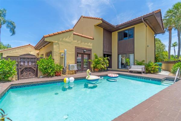 1006 NE 202nd Ln, Miami, Florida 33179, image 1