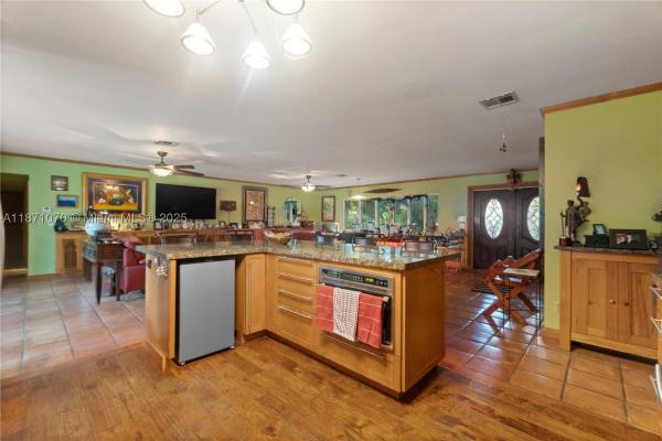 3260 Lakeview Dr, Pompano Beach, Florida 33062, image 3