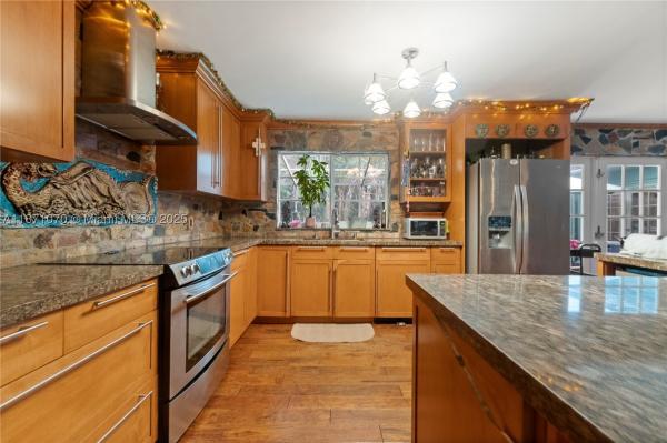3260 Lakeview Dr, Pompano Beach, Florida 33062, image 2