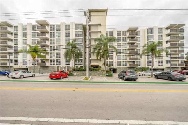 Guildford, 9800 W Bay Harbor Dr #308, Bay Harbor Islands, Florida 33154, image 1
