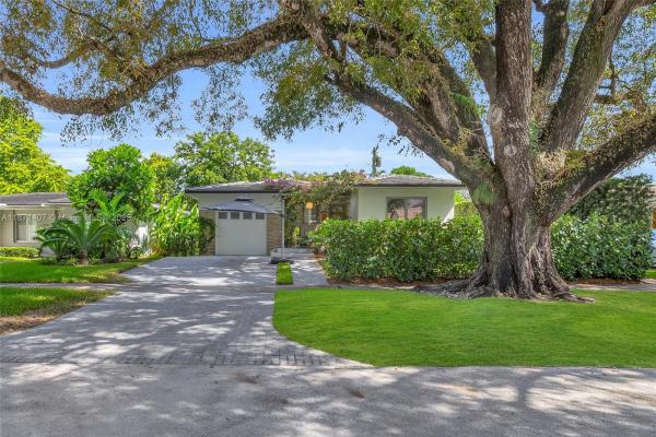 Coral Gables Country Club, 415 Velarde Ave, Coral Gables, Florida 33134, image 1