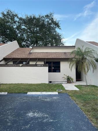 East Lakes Townhomes, 1571 NW 98th Way #1571, Pembroke Pines, Florida 33024, image 1