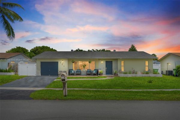 Pasadena Lakes, 721 NW 98th Ave, Pembroke Pines, Florida 33024, image 1