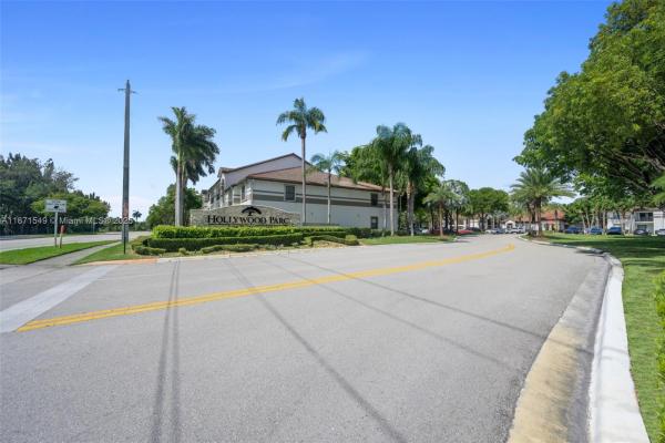 Hollywood Parc, 530 S Park Rd #18-11, Hollywood, Florida 33021, image 1