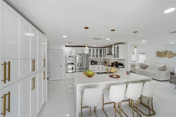 Les Chalets, 741 SW 99th Court Cir, Fountainebleau, Florida 33174, image 2