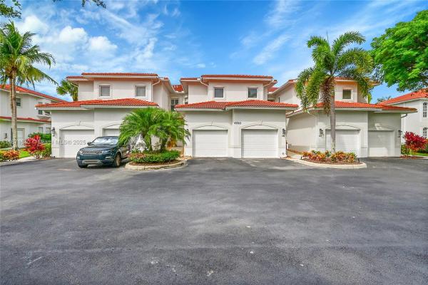 4700 Yacht Harbor Dr #612, Naples, Florida 34112, image 1
