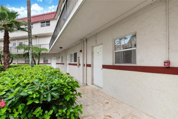 Villas Of Pinecrest, 8650 SW 67th Ave 1018, Pinecrest, Florida 33156, image 1