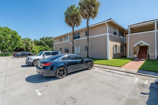 Lakewood Village Of Coral Springs, 1033 Twin Lakes Dr #27-D, Coral Springs, Florida 33071, image 1