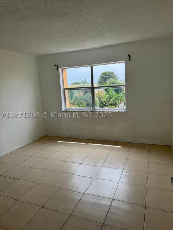 Venetian Gardens At Country Club Of Miami, 17901 NW 68th Ave #T-203, Hialeah, Florida 33015, image 3