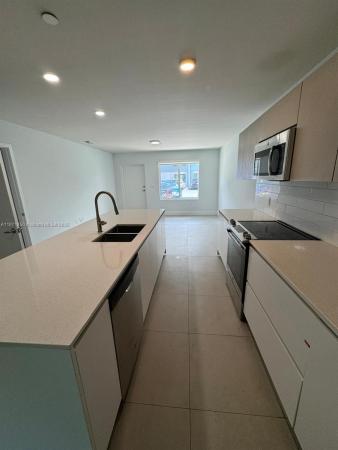 2555 NE 193rd St 2106, Miami, Florida 33180, image 1