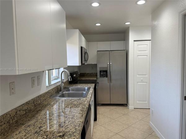324 NE 3rd St #E, Hallandale Beach, Florida 33009, image 1