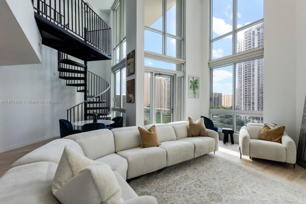Met 1, 300 S Biscayne Blvd #L-1014, Miami, Florida 33131, image 1