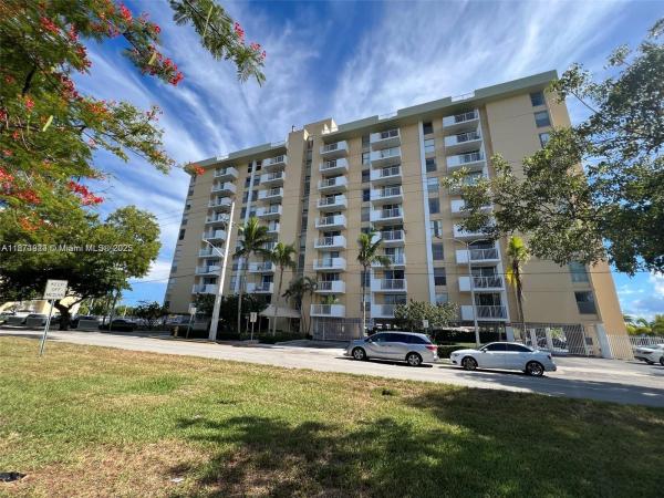 Keystone Towers, 2000 NE 135th St #905, North Miami, Florida 33181, image 1