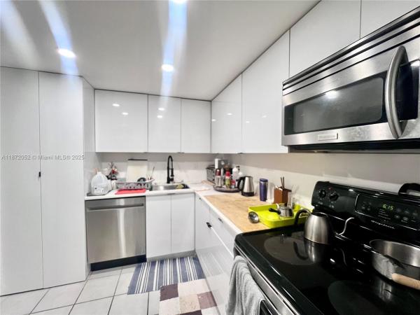 Oak Tree Garden, 805 SW 30th St #A, Fort Lauderdale, Florida 33315, image 1