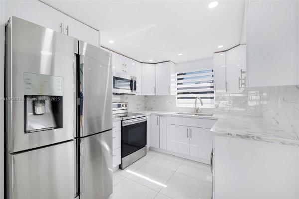 Gratigny Red Townhouses, 6524 W 3rd Ave, Hialeah, Florida 33012, image 1