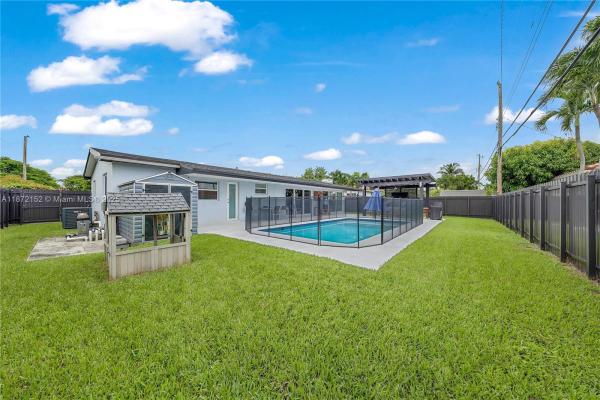 Darlington Manor, 9271 SW 58th Ter, Sunset, Florida 33173, image 2