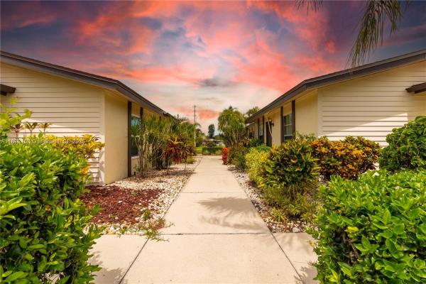 Boca Ciega Village, 1014 Pine Isle Ln #1014, Naples, Florida 34112, image 2