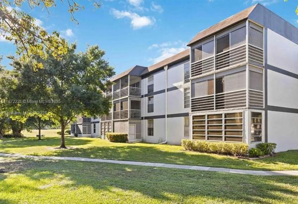 Sands Point, 8350 Sands Point Blvd #E201, Tamarac, Florida 33321, image 1