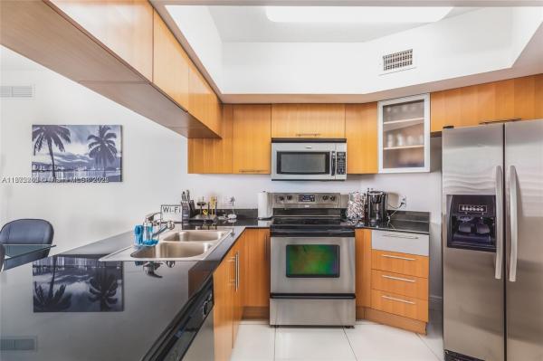 Opera Tower, 1750 N Bayshore Dr #2402, Miami, Florida 33132, image 2
