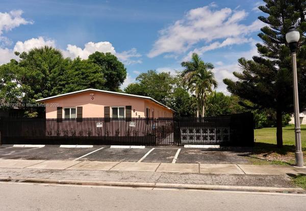 Villa Theo Townhouse, 612 NW 10th Ter #B, Fort Lauderdale, Florida 33311, image 1